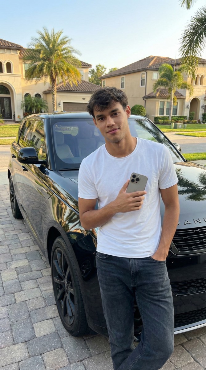 Luiz em Orlando com Range Rover e iPhone